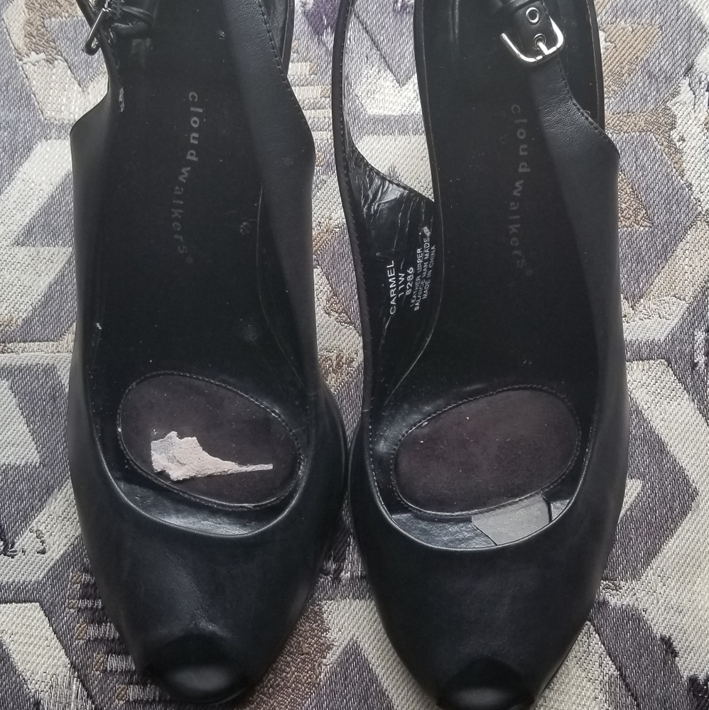 Black Pumps
